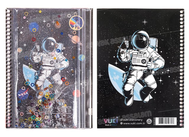 BLOC NOTES COUVERTURE EAU PAILLETEE MOTIF ASTRONAUTE 21*16*0,6CM 80 PAGES VUKI